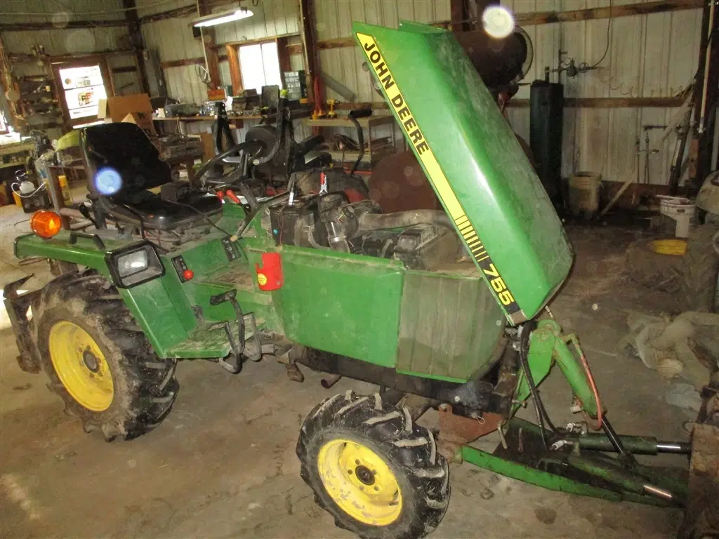 Image of John Deere 755 Image 0
