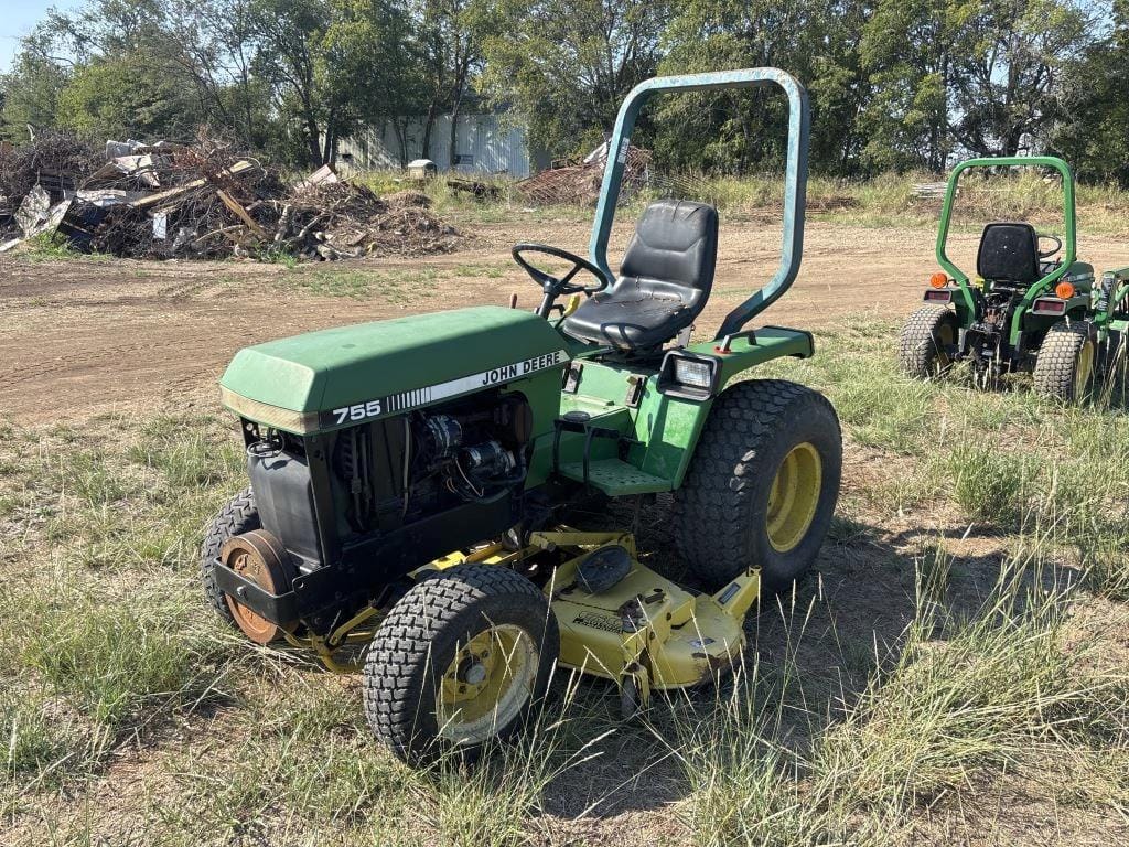 John Deere 755 Equipment Image0