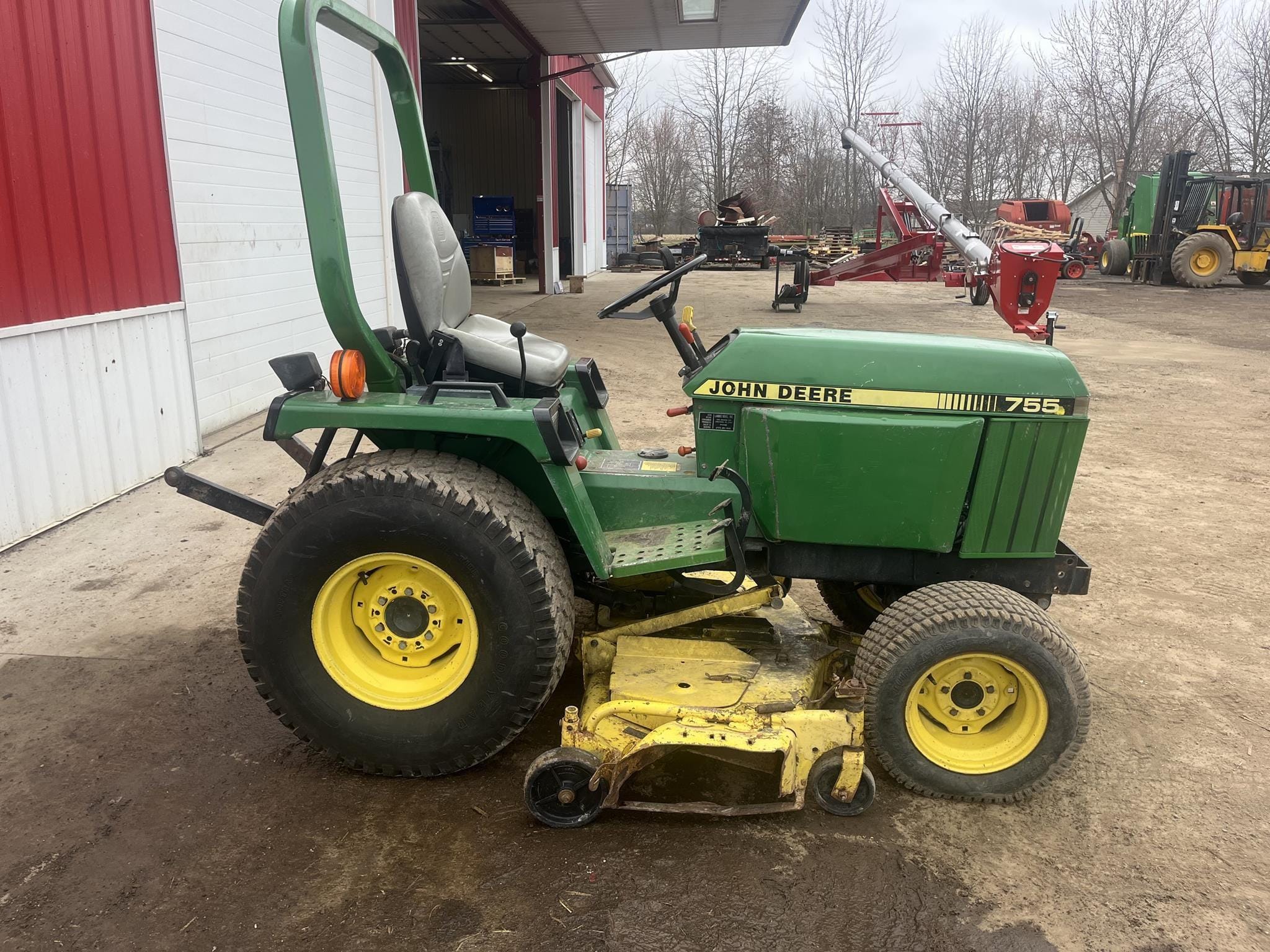 John Deere 755 Equipment Image0