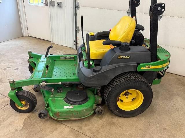 Image of John Deere 757 equipment image 1
