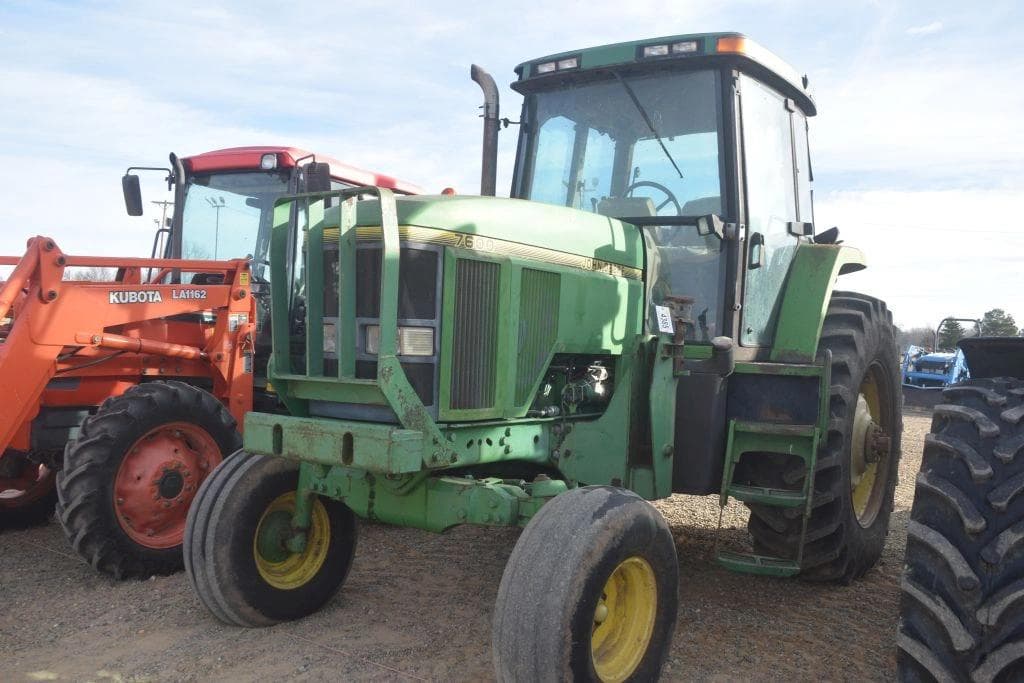 Image of John Deere 7600 Primary image