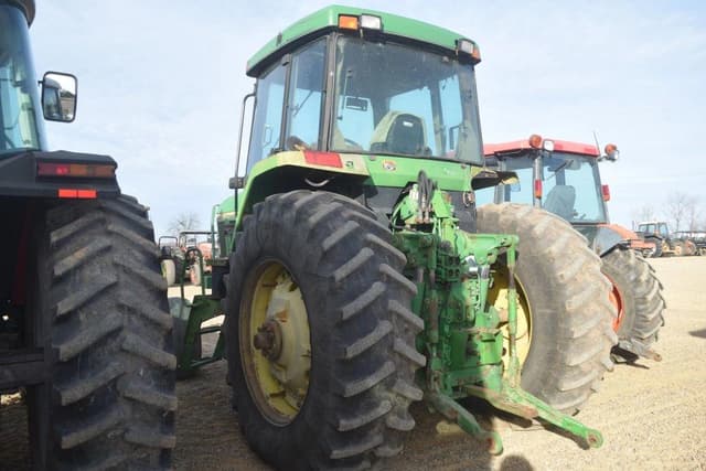 Image of John Deere 7600 equipment image 1