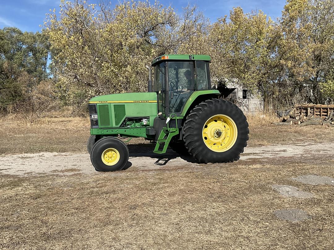 Image of John Deere 7600 Primary image