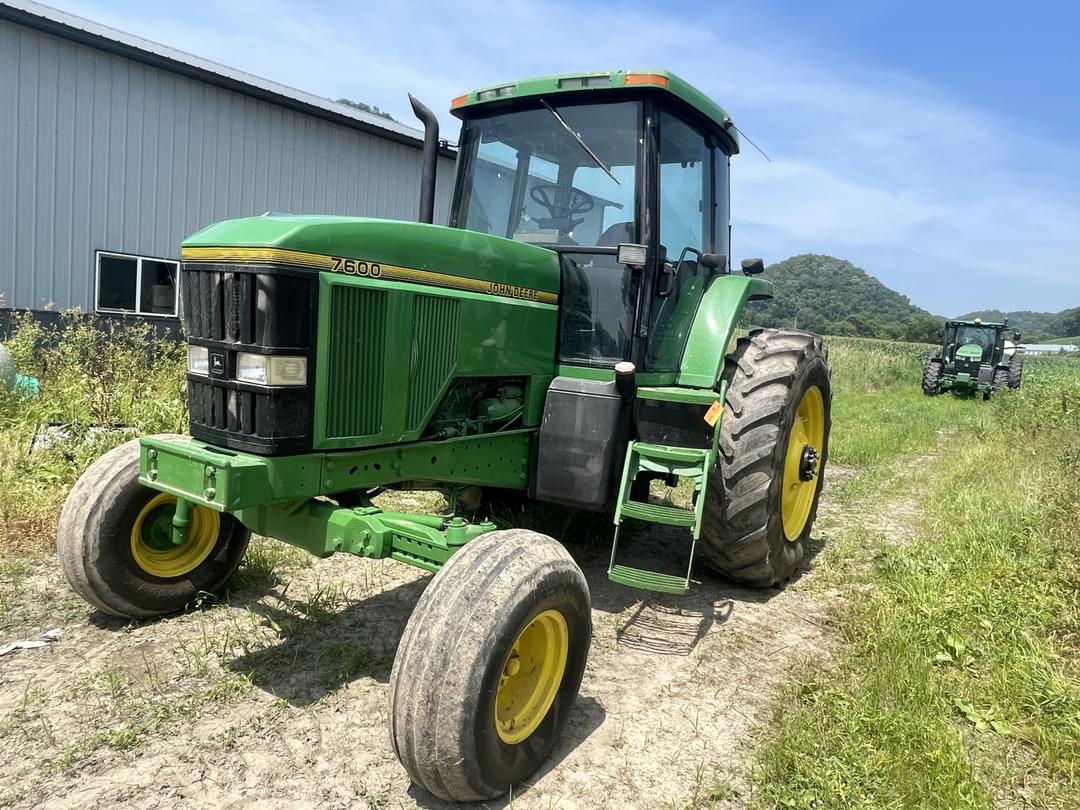Image of John Deere 7600 Primary image