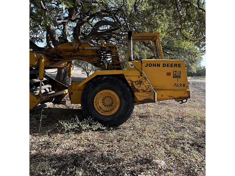 SOLD - John Deere 762B Construction Scrapers | Tractor Zoom