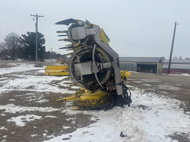 Image of John Deere 770 equipment image 1