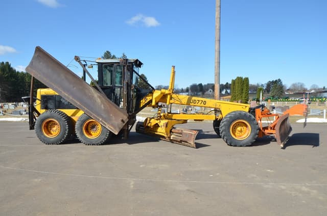 Image of John Deere 770A equipment image 1