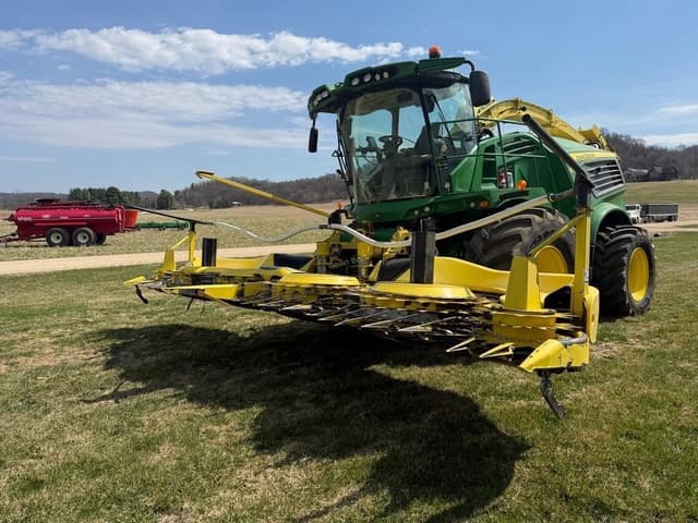 Image of John Deere 770 equipment image 1