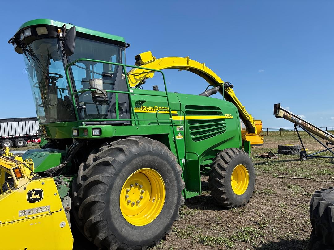 Image of John Deere 7700 Primary image