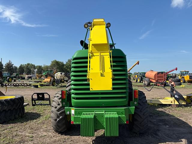 Image of John Deere 7700 equipment image 4