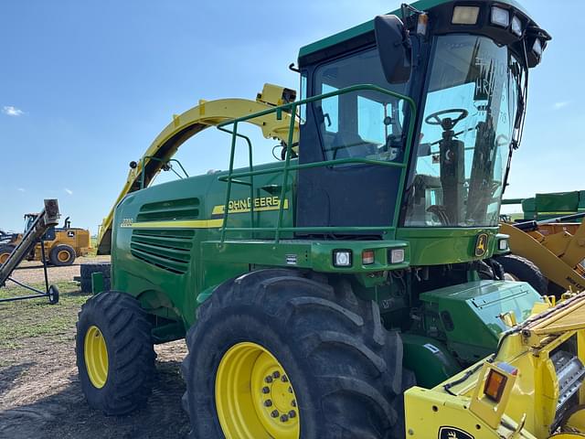 Image of John Deere 7700 equipment image 2