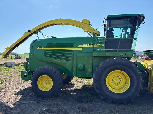 Image of John Deere 7700 equipment image 3