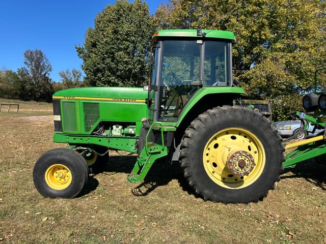 Image of John Deere 7700 equipment image 1