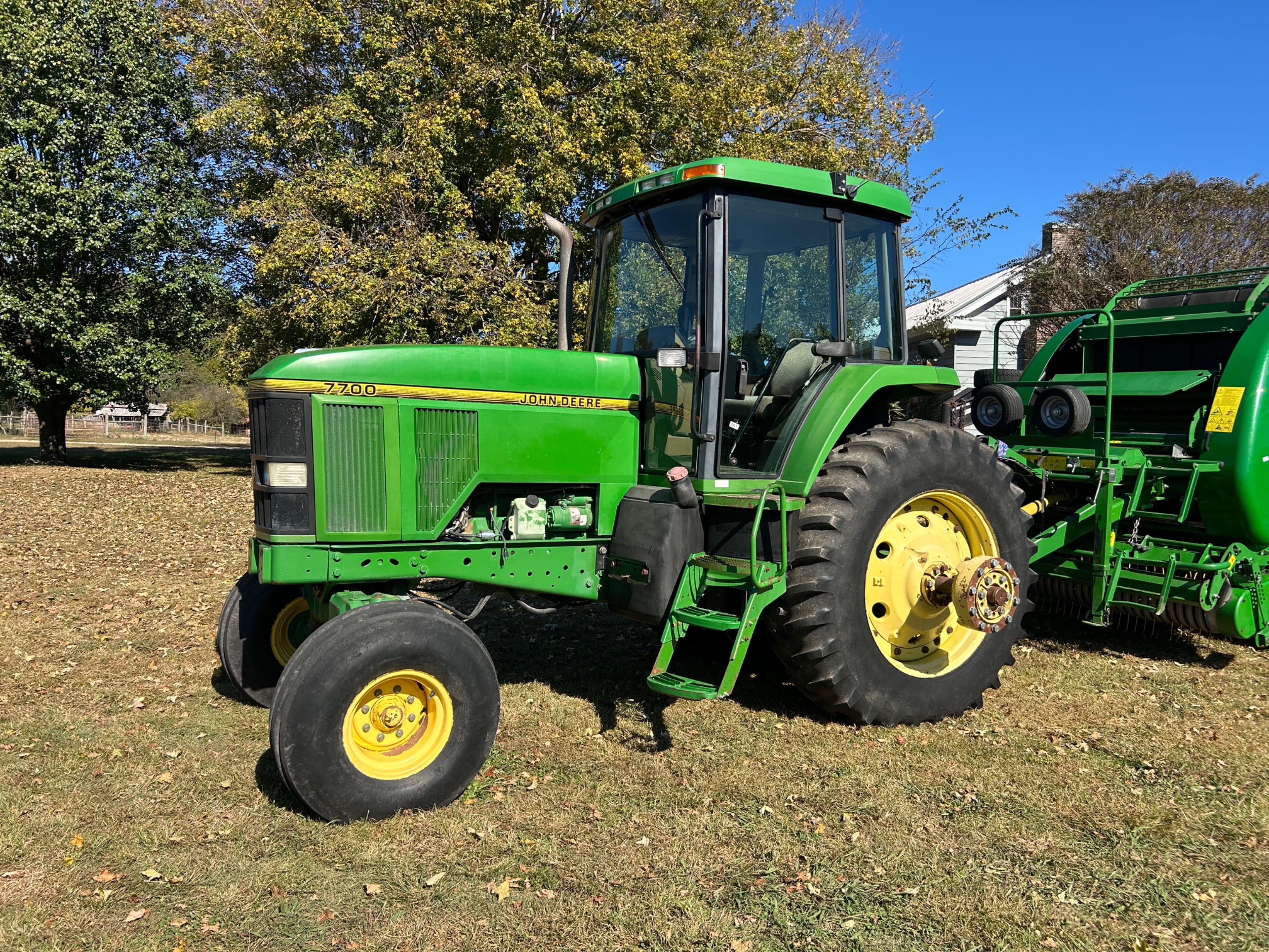 Main image John Deere 7700