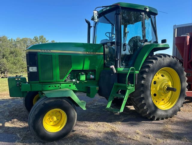 Image of John Deere 7700 equipment image 1