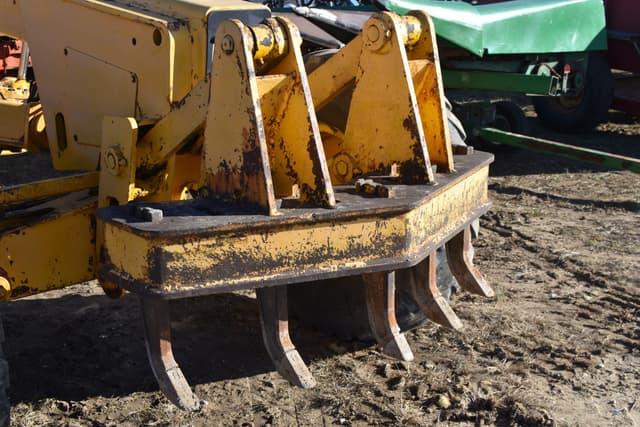 Image of John Deere 770A equipment image 4