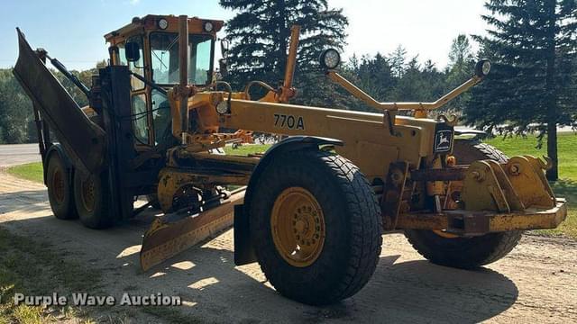 Image of John Deere 770A equipment image 2