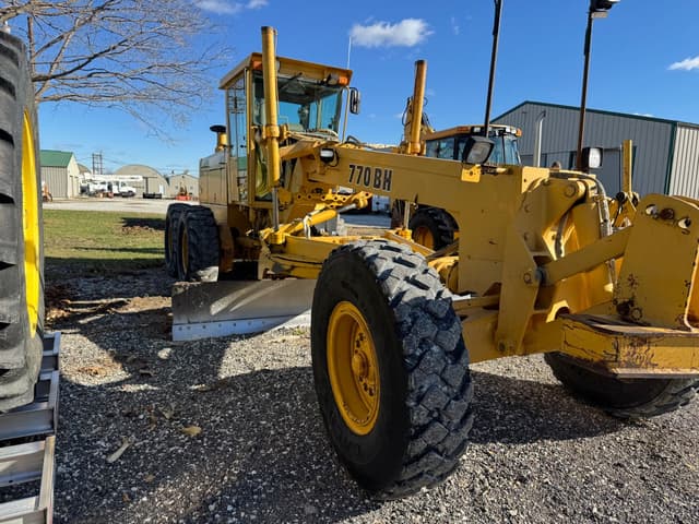 Image of John Deere 770BH equipment image 4