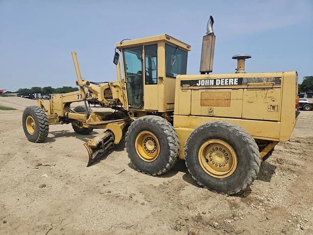 Image of John Deere 770BH equipment image 3