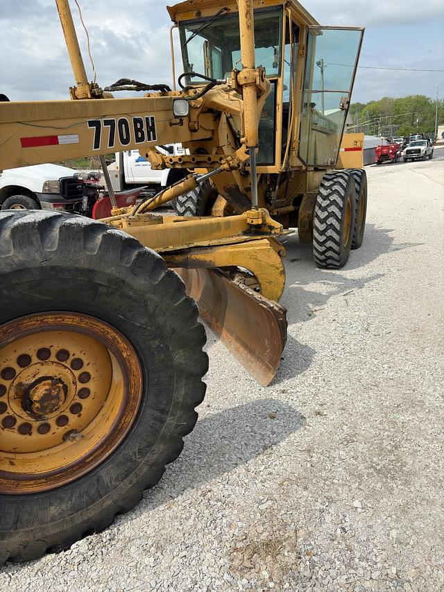 Image of John Deere 770BH equipment image 2