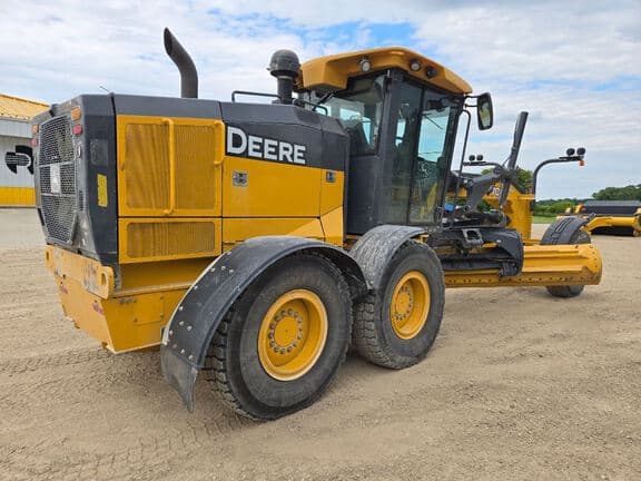 Image of John Deere 770G equipment image 2