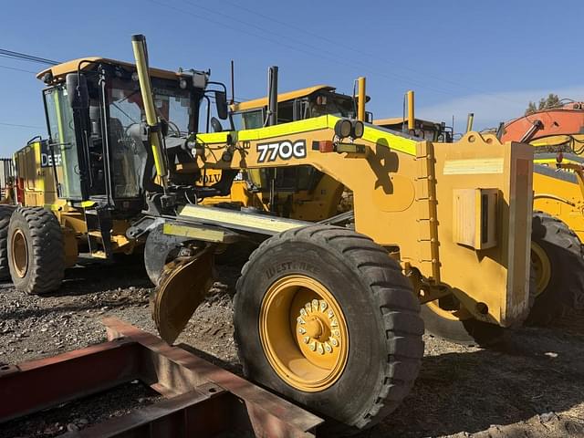 Image of John Deere 770G equipment image 2
