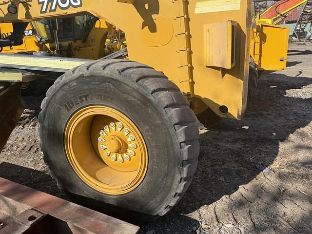 Image of John Deere 770G equipment image 3