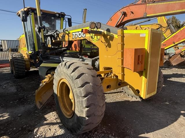 Image of John Deere 770G equipment image 2