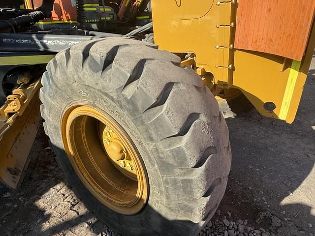 Image of John Deere 770G equipment image 3