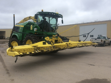 Main image John Deere 772