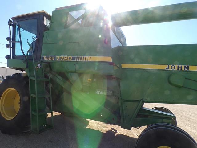 Image of John Deere Turbo 7720 equipment image 2