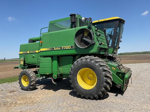 Image of John Deere 7720 equipment image 1