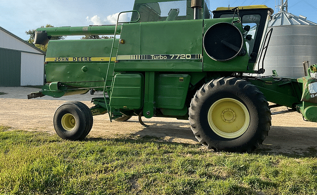 Image of John Deere 7720 equipment image 3