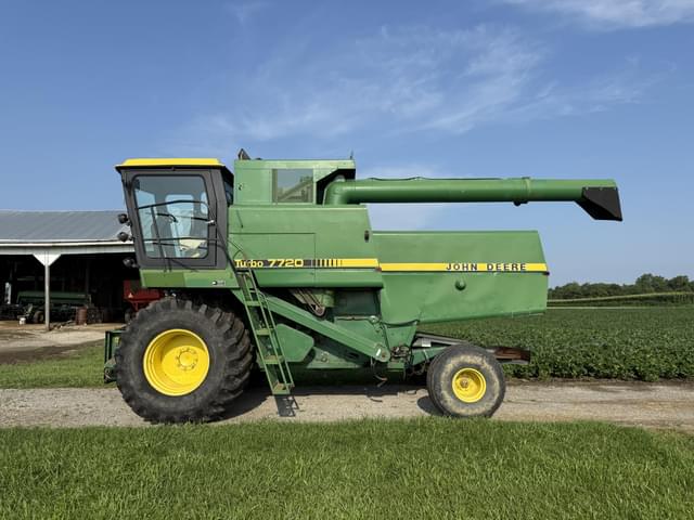 Image of John Deere 7720 equipment image 1