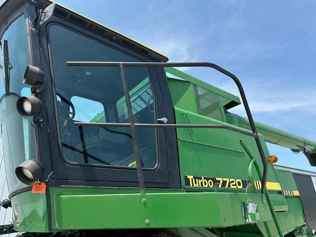 Image of John Deere 7720 equipment image 2