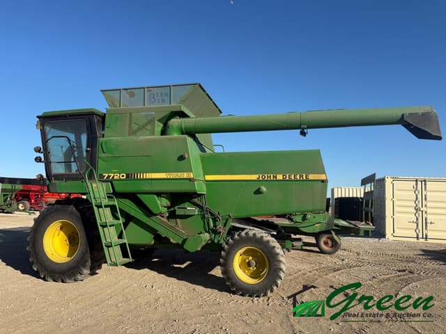 Image of John Deere 7720 equipment image 1