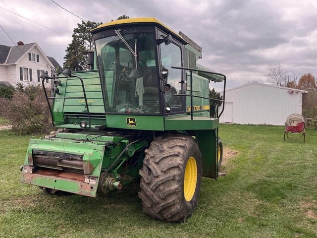 Image of John Deere 7720 equipment image 1
