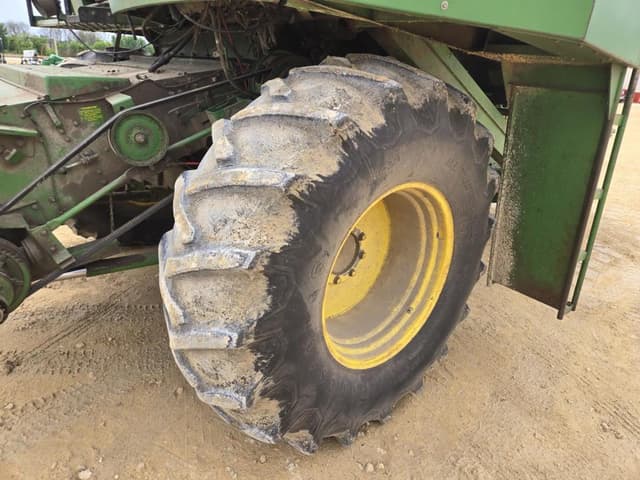 Image of John Deere 7720 equipment image 2
