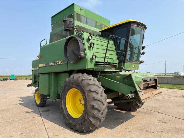 Image of John Deere 7720 equipment image 2
