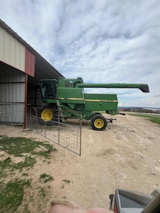 Image of John Deere 7720 equipment image 1
