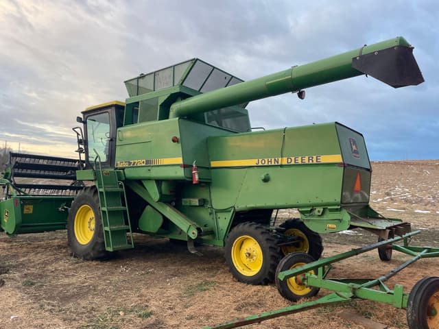 Image of John Deere 7720 equipment image 1