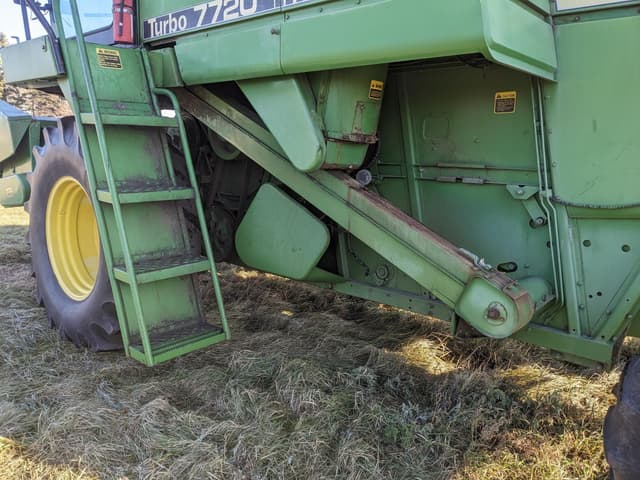Image of John Deere Turbo 7720 equipment image 4