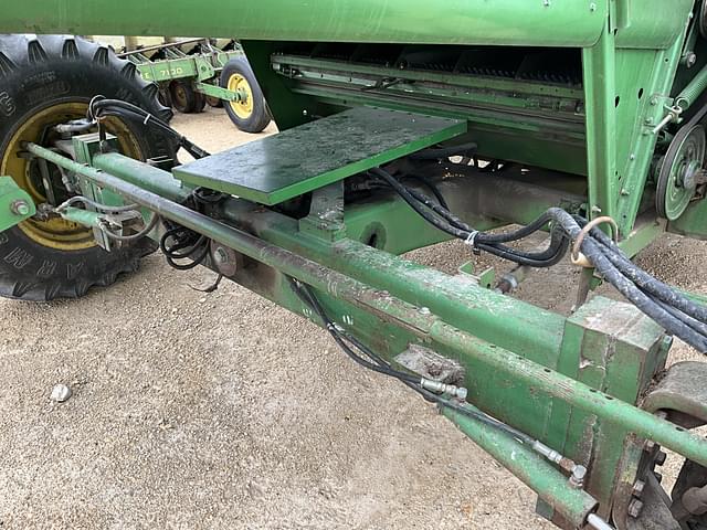 Image of John Deere 7720 equipment image 4
