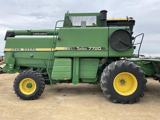 Image of John Deere 7720 equipment image 1