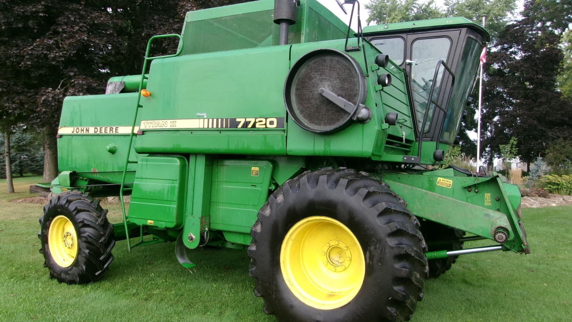 1988 John Deere 7720 Titan II Equipment Image0