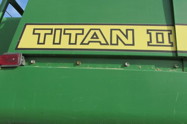 Image of John Deere 7720 Titan II equipment image 2