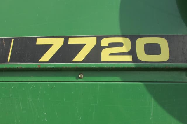 Image of John Deere 7720 Titan II equipment image 1