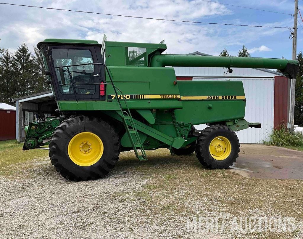John Deere 7720 Titan II Equipment Image0