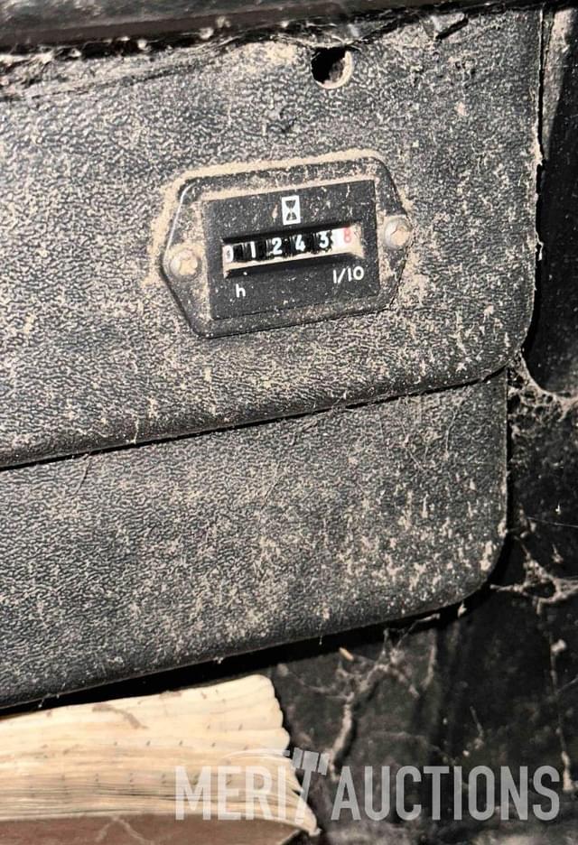 Image of John Deere 7720 Titan II equipment image 3