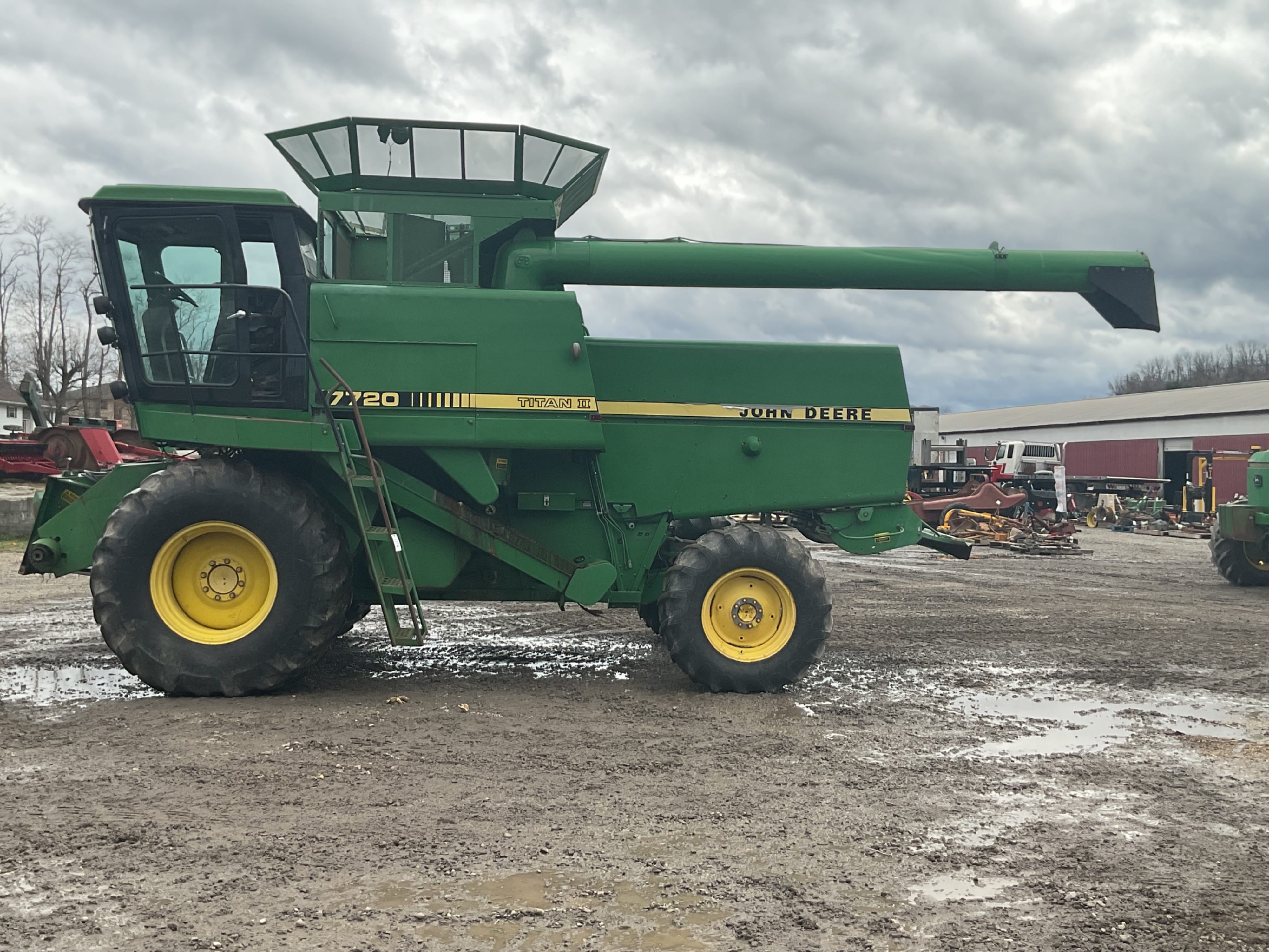 John Deere 7720 Titan II Equipment Image0